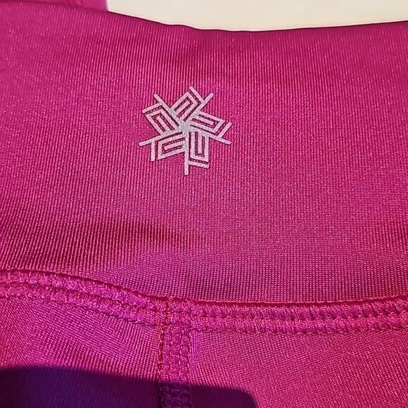 Bright berry colored tek Gear workout leggings size 2X - Picture 8 of 8